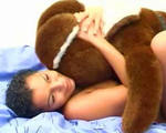 Il faut �tre compl�tement cingl�e pour baiser ses peluches !!!